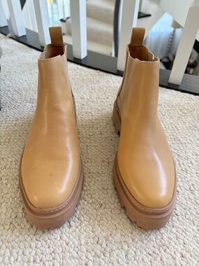 Madewell Chelsea Lug Sole Boots in Tan Leather NWOT